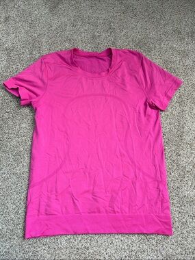 Swiftly relax fit short sleeve sonic pink